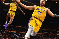 东契奇回归赛场，惊险取胜首场状态亮眼，DWG观众沸腾！的简单介绍