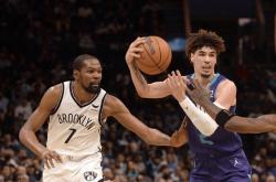 西亚卡姆在切尔西比赛中连败，大胜引发热议！的简单介绍