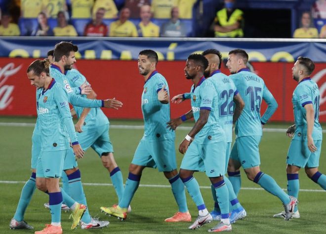 包含Ming连续七场比赛得分超过出色防守，巴塞罗那挑战极限！的词条